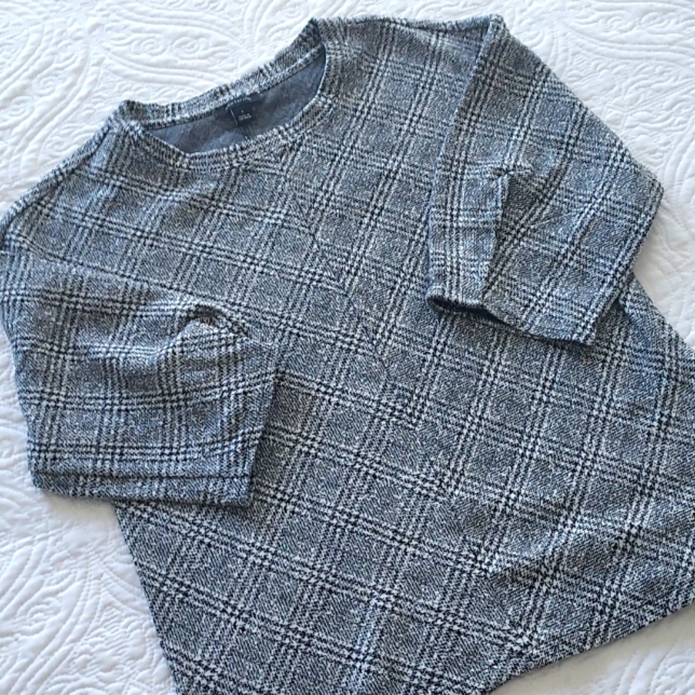 Ann Taylor black and white plaid knit top